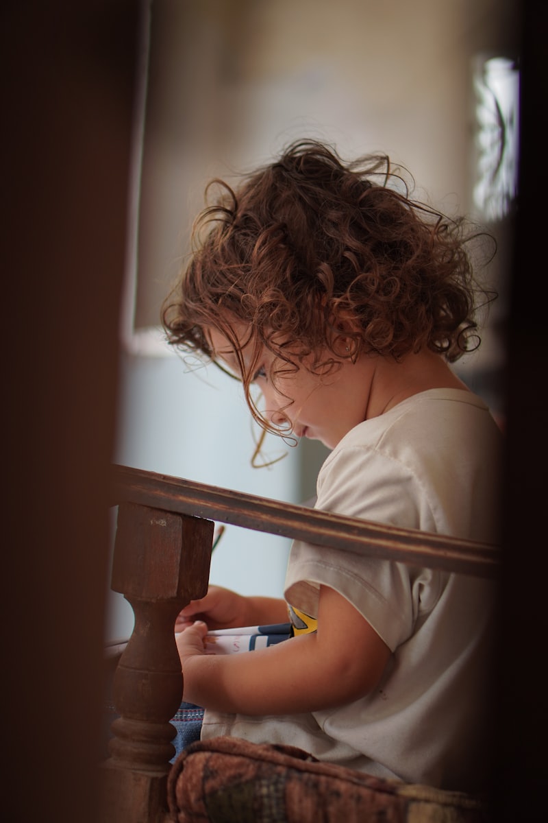 Enfant travaillant sa concentration